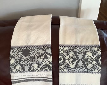 Decorative Hand kitchen towels in a Modern design