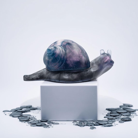 7-Inch Snail Figurine, Iridescent Acrylic Resin, Rounded Shell for Bathroom or Garden