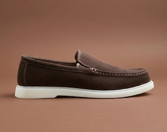 Bruine suède herenloafers, handgemaakte instappers, echt leren schoenen