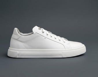 Zapatillas blancas de cuero para hombre, calzado casual hecho a mano para hombre, zapatillas minimalistas de cuero, calzado ligero para uso diario.