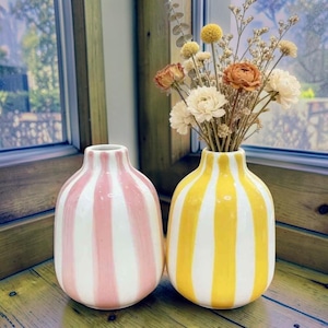 Moderne, nordisch gestreifte Keramikvase | Minimalistische kleine Knospenvase für die Heimdekoration | Dekorative Tischdekoration in Bonbonfarben
