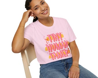 T-shirt petit dompteur humain | Typographie rose jaune ludique