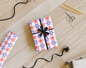 rouleau de papier cadeau rose et violet à motif de marguerites | Écharpe fleurie