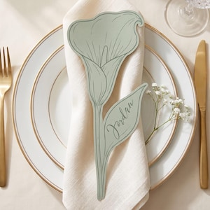 Carte de placement de mariage avec motif de lys calla (SVG), carte nominative découpée, compatible Cricut (impression et découpe).
