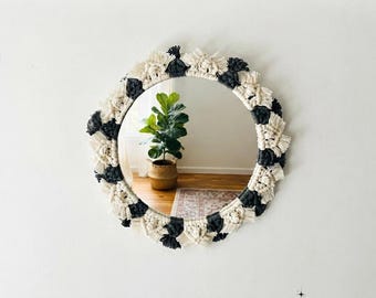 Orbis Minimalistischer Wandspiegel – Elfenbeinfarbener Schiefer mit geometrischem Faserrahmen, modernes, handgefertigtes Wohnaccessoire