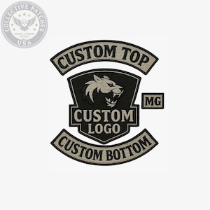 Pode incluir: Um conjunto de emblemas bordados em preto e bege com um escudo central apresentando um gráfico de cabeça de lobo e o texto CUSTOM LOGO. O conjunto inclui um emblema superior curvo com CUSTOM TOP, um inferior com CUSTOM BOTTOM e um pequeno emblema MG.