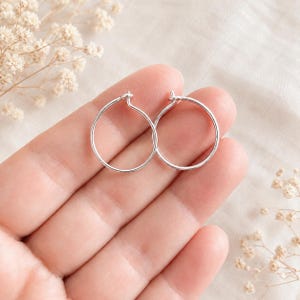 Örhängen i sterlingsilver, 20x 1 mm, Eleganta tunna ringar, Minimalistiska vardagsörhängen, Lätta smycken
