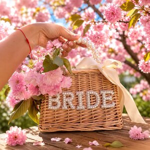 Personalized Bride Straw Bag with Pearl Handle, Custom Mrs Woven Tote for Honeymoon, Pearl Patch Beach Purse