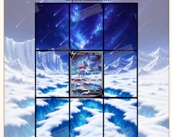 Può includere: Un download digitale con otto carte artistiche individuali di Suicune V dalla Crown Zenith Galarian Gallery. L'immagine mostra una carta collezionabile centrale circondata da un paesaggio montano innevato e un cielo stellato con meteore.