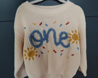 Maglione ricamato a mano con la scritta "One" e decorazioni a spruzzo / Ricordo del primo compleanno, maglione personalizzato, completo per il primo compleanno, maglione ricamato a mano