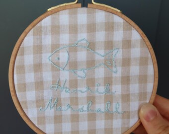 Cerchietto con nome del bambino ricamato a mano / Decorazione per la cameretta, Annuncio del nome del bambino, Cartello con nome del bambino per foto in ospedale, Cartello personalizzato ricamato per neonati