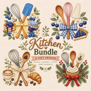 Könnte beinhalten: Eine digitale Grafik im Stickerei-Stil mit dem Titel Kitchen Bundle 4 Cozy Designs. Sie zeigt vier Gruppen von Küchenutensilien, darunter Schneebesen, Spatel und Holzlöffel, verziert mit Blaubeeren, Pfannkuchen, Marmelade, Kuchen und Kaffee.