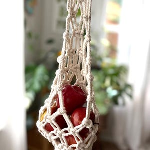 Cesta colgante de macramé para frutas