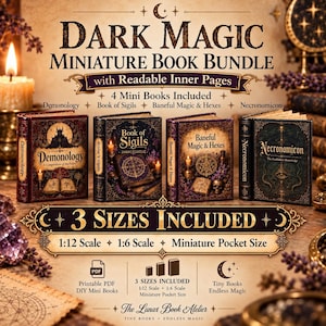 Könnte beinhalten: Ein Dark Magic Miniaturbuch-Set mit vier Büchern namens Demonology, Book of Sigils, Baneful Magic & Hexes und Necronomicon. Das Set enthält drei Größen: Maßstab 1:12, 1:6 und Miniatur-Taschenformat, inklusive druckbarer PDF-Dateien.