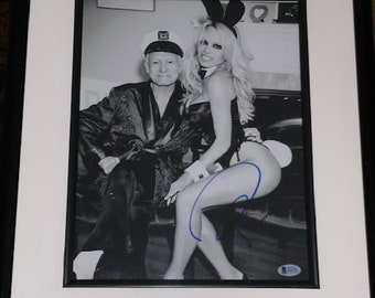 Pamela Anderson Framed Autograph (Beckett)