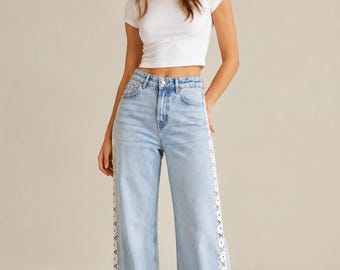 Jean large délavé vintage pour femmes avec bordure en dentelle à oeillets