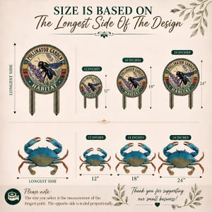 Pu&ograve; includere: Una guida alle dimensioni per decorazioni da giardino in metallo con cartelli circolari Pollinator Garden Habitat con api e sagome di granchi blu. Il grafico mostra misure di 30,48 cm, 45,72 cm e 60,96 cm, basate sul lato pi&ugrave; lungo del design.