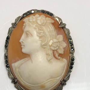Hand Carved Cameo Brooch in 925 Silver, Hand Carved Cameo Brooch in 925 Silver, Hand Carved, Cameo, Conch Cameo, Victorian Jewelry