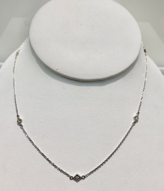 Diamond Necklace in 18K White Gold with Diamonds i