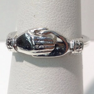 Holding Hands Ring Handmade in Sterling Silver, Hands, Holding Hands, Love, Unity, Devotion, Hold My Hand, My Hand Yours, Fede Gimmel