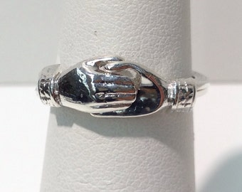 Holding Hands Ring Handmade in Sterling Silver, Hands, Holding Hands, Love, Unity, Devotion, Hold My Hand, My Hand Yours, Fede Gimmel