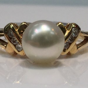 Vintage Diamond and Pearl Ring in 14K Gold, Pearl and Diamond Ring, 14K Yellow Gold Pearl and Diamond Ring, Pearl Ring, Pearl Ring in Gold