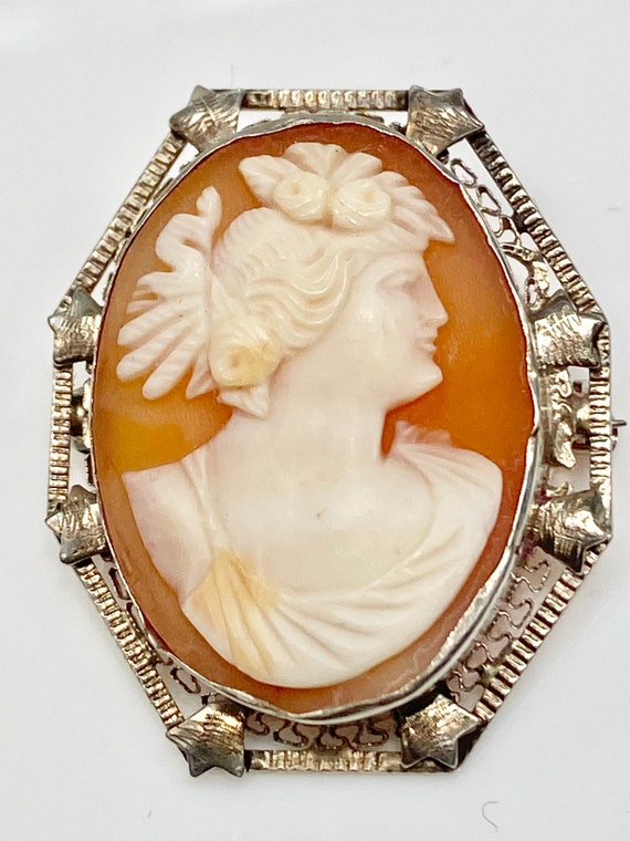 Hand Carved Cameo Brooch in 925 Silver, Hand Carve