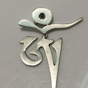 Colgante sánscrito Om en plata