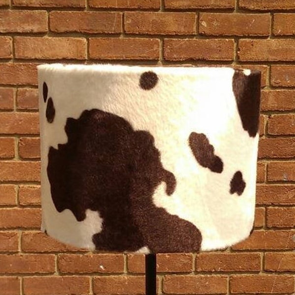 30 cm Largeur Brown Cow Animal Print Faux Fur Abat-jour de tambour et pendentif de plafond différentes hauteurs disponibles