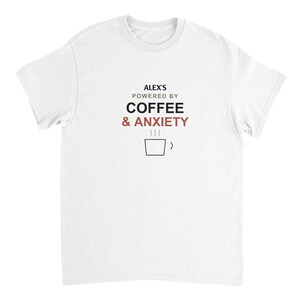 Camiseta de café y ansiedad, camiseta personalizada con nombre, regalo divertido para amantes del café, camiseta personalizada para introvertidos, camiseta con humor sobre la ansiedad y la cafeína. imagen 4