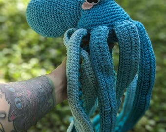 Pulpo azul realista tejido amigurumi