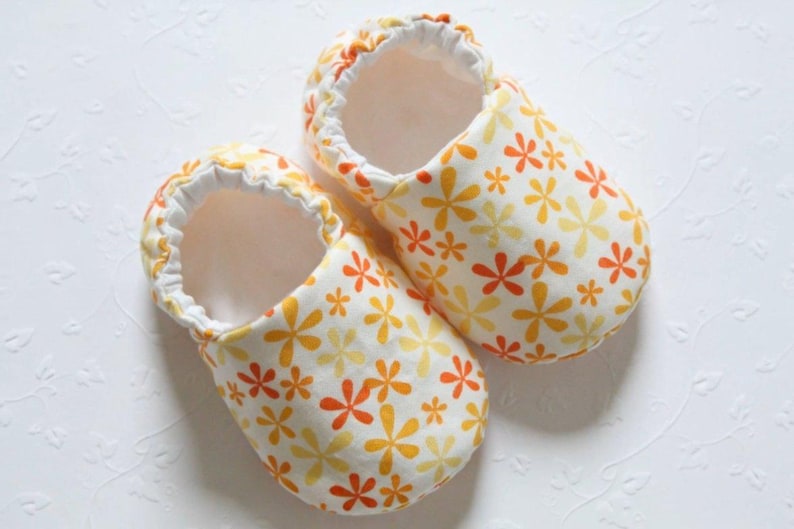 Baby Shoe Sewing Pattern | Lined Soft Slippers | Baby Gift | PDF Pattern image 4