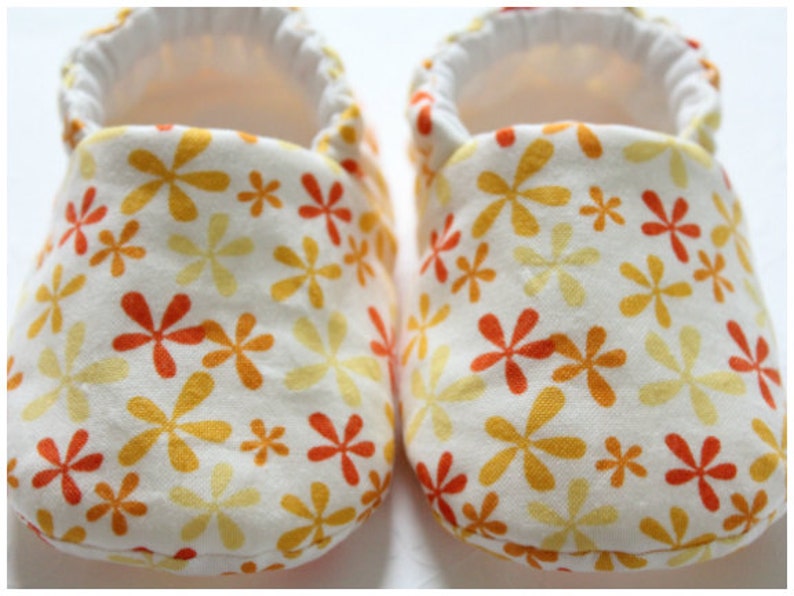 Baby Shoe Sewing Pattern | Lined Soft Slippers | Baby Gift | PDF Pattern image 3