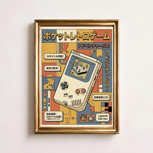 Könnte beinhalten: Ein gerahmtes Poster mit einer beigen tragbaren Spielkonsole, deren Bildschirm ein verpixeltes Spiel zeigt. Das Design enthält japanischen Text, geometrische Formen in Blau, Orange und Gelb sowie kleine Charakter-Icons.