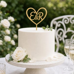 Adorno de acrílico personalizado para tartas con monograma, adorno dorado con iniciales en forma de corazón para tartas de boda o aniversario.