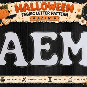 Op de afbeelding: Een digitaal PDF-naaipatroon voor Halloween-stoffen letters, met de letters A, E en M in een vetgedrukt lettertype. De koptekst luidt HALLOWEEN FABRIC LETTER PATTERN A-Z 6 inch. De voettekst bevat iconen voor printen, knippen en applicaties.