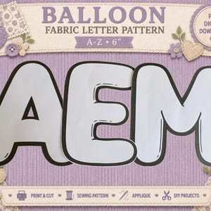 Könnte beinhalten: Ein digitales PDF-Schnittmuster für 15,24 cm große Stoffbuchstaben im Ballon-Stil von A bis Z. Die Grafik zeigt die Buchstaben A, E und M in einer weißen, abgerundeten Schrift mit dicken schwarzen Umrandungen auf einem violetten Hintergrund.