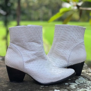 Maßgeschneiderte Python-Leder Ankle Boots: Weiße exotische Hautfrauenschuhe