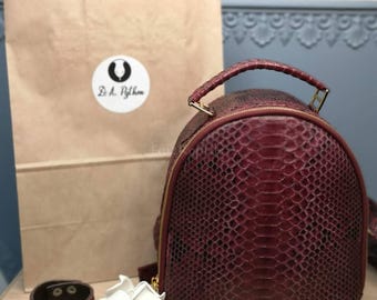 Zaino su misura in pelle di pitone: borsa in pelle esotica color bordeaux