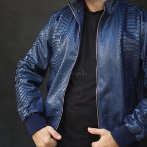 Maßgeschneiderte Freizeitjacke aus Pythonleder: Blauer exotischer Herrenblazer