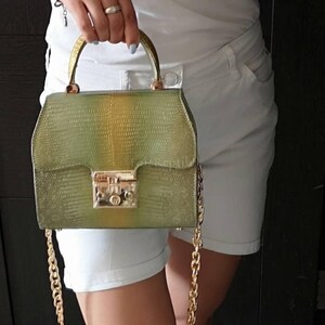 Bespoke Lizard Leather Handbag: Grön väska med exotiskt skinn och topphandtag