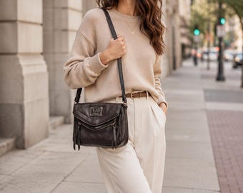 Bolso Lee negro estilo Y2K con doble cierre, bandolera ajustable y diseño urbano retro