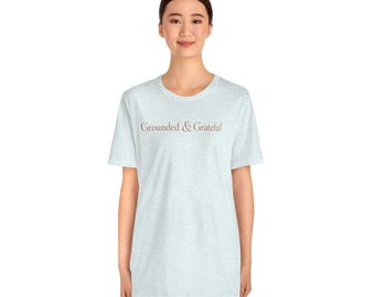 Grounded & Grateful Tee – Graceful Moments Collection – Feminine Minimal Christian Shirt