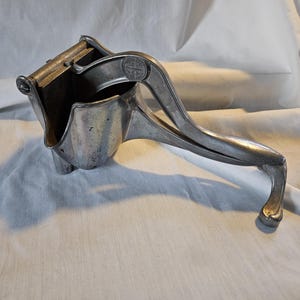 Vintage Aluminum Juicer - Etsy