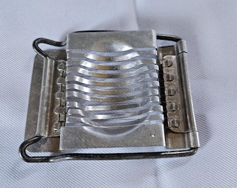 Vintage Metal Egg Slicer - Vintage Kitchen Gadget - Vintage Kitchen Decor - Kitchen Gadget - Egg Cutter - Egg Slicer - B72
