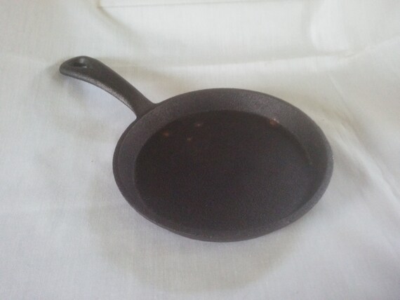 Vintage Small Cast Iron Frying Vintage Cast Iron Cast Iron Frying Pan Flat  Pan Fry Pan Skillet B77 