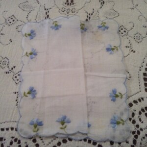 Vintage Hankie - Vintage Embroidered Handkerchief - Blue Floral Hankie