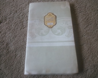 Vintage Damask Tablecloth - Super Sheen Damask Tablecloth - 56" x 76" - Never Used Tablecloth - Table Linens - Tablecloth