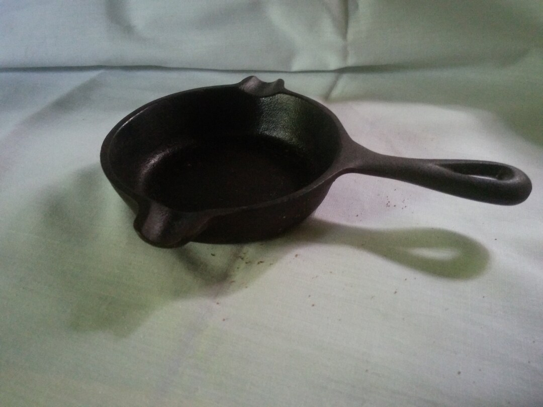 Vintage Lodge Cast Iron Ashtray Small Cast Iron Frying Pan Etsy