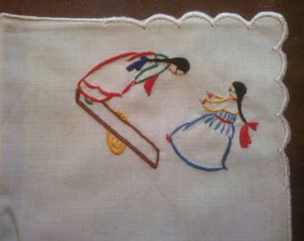 Vintage Hankie - Vintage Handkerchief - Pure Linen Hankie with Embroidered Design - Hankie - Handkerchief